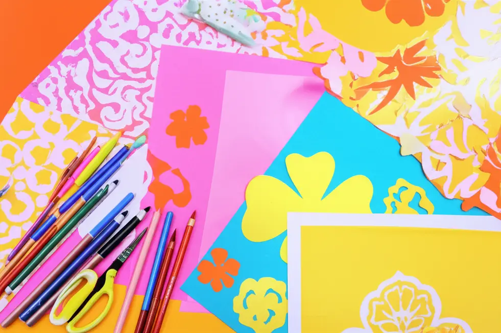 Nguyên liệu cơ bản để làm đèn lồng Trung Thu truyền thống.