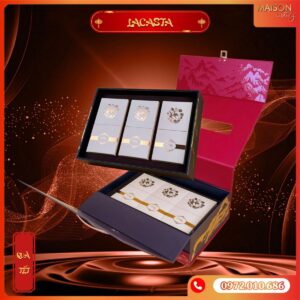 Hộp quà Tết La Casta Maison Luxury: Thiết kế vali 2 tầng Đỏ - Đen sang trọng, họa tiết non sông gấm vóc. Đa dạng quà tặng cao cấp: rượu vang, yến sào, nấm mối, hạt, trà.