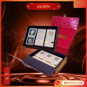 Hộp quà Tết La Casta Maison Luxury: Thiết kế vali 2 tầng Đỏ - Đen sang trọng, họa tiết non sông gấm vóc. Đa dạng quà tặng cao cấp: rượu vang, yến sào, nấm mối, hạt, trà.