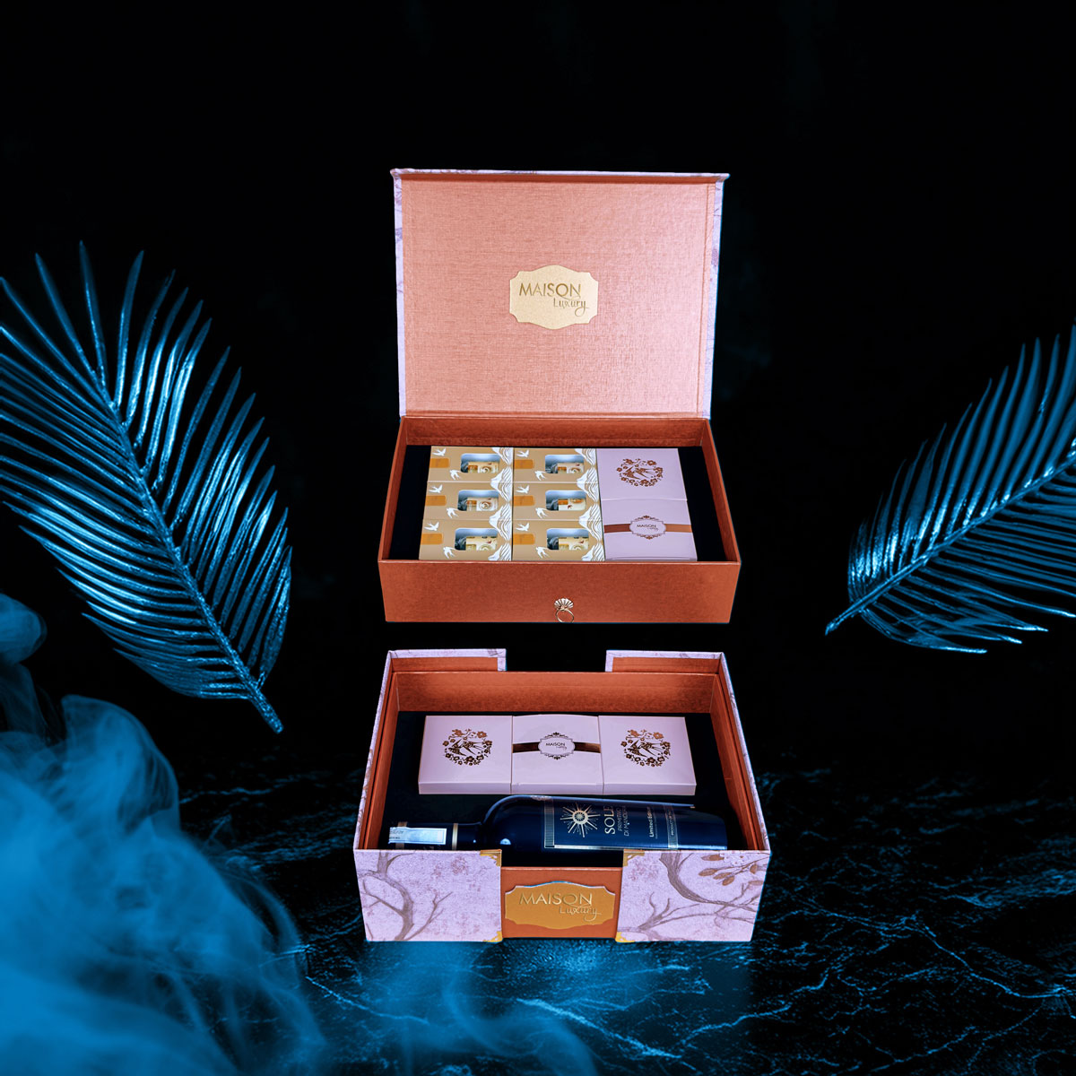 Hộp quà Tết Maison Luxury 2025: Thiết kế 2 tầng bọc da đẳng cấp, rượu vang & hạt dinh dưỡng tuyển chọn. Món quà biếu đối tác tinh tế, sang trọng.