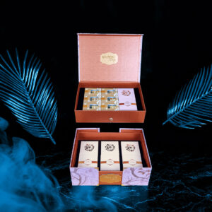 Hộp quà Tết Maison Luxury 2025: Thiết kế 2 tầng bọc da đẳng cấp, rượu vang & hạt dinh dưỡng tuyển chọn. Món quà biếu đối tác tinh tế, sang trọng.